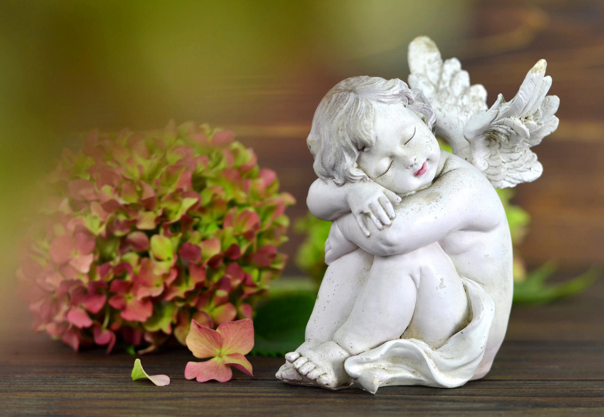 Angel guardian depicting baby loss