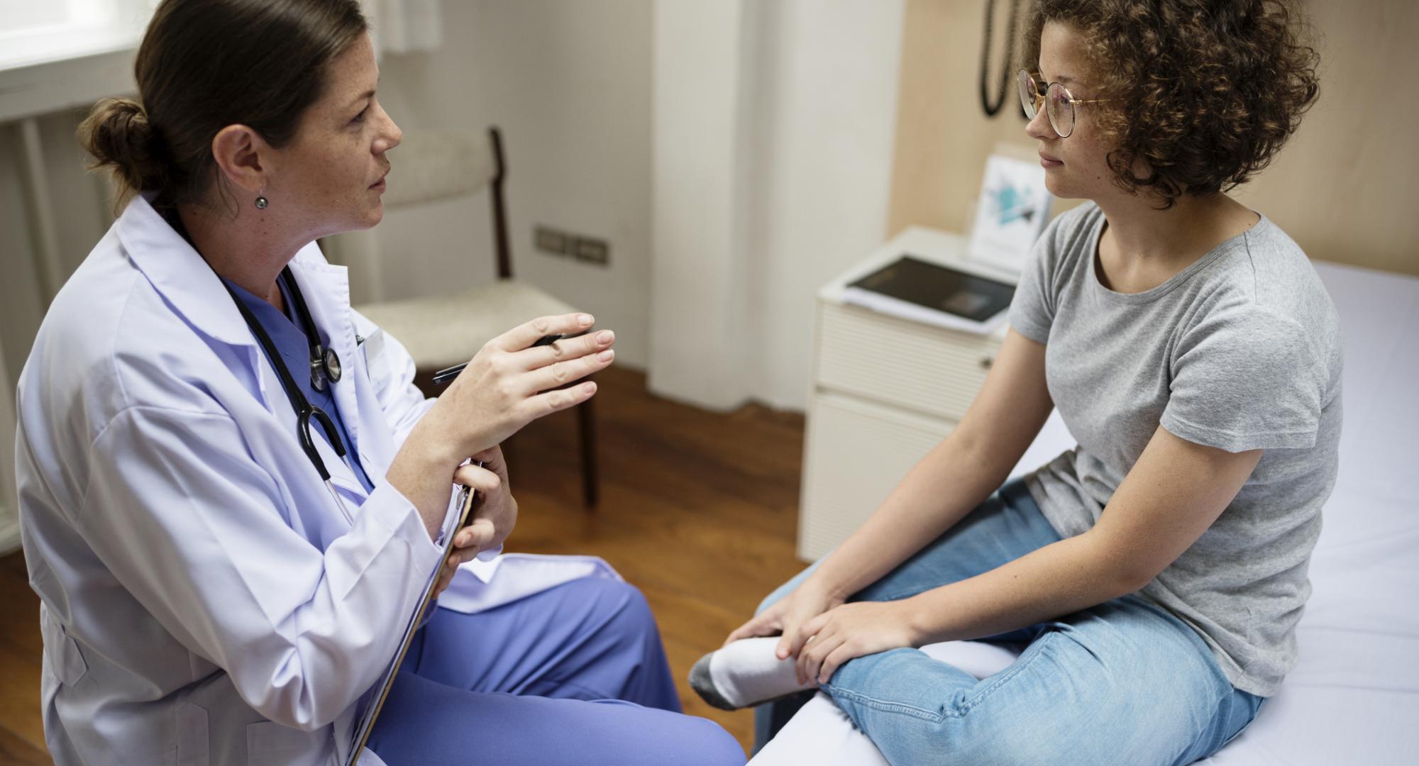 Nurse discussing with a patient before discharging them