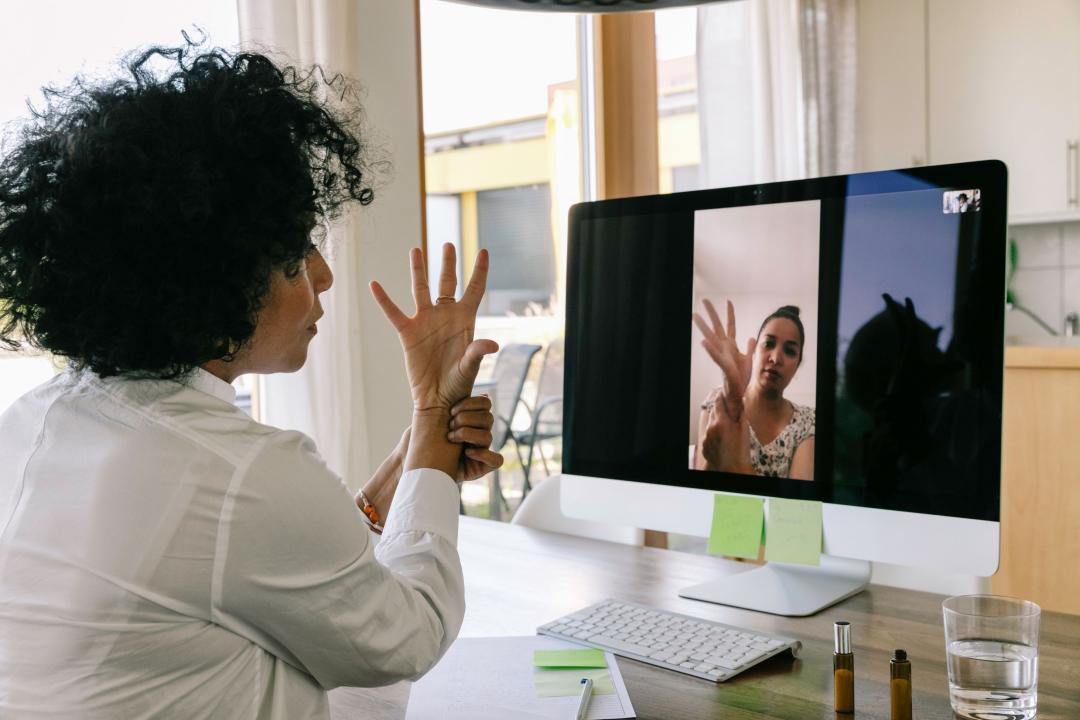 Clinician using a telehealth solution