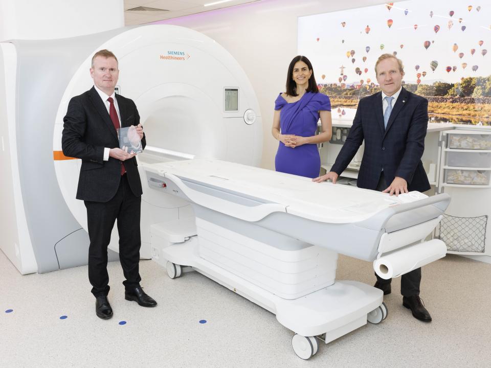 [Left to right] Brian Fitzgerald - Chief Executive Officer of St. Vincent's Private Hospital, Ghada Trotabas - Managing Director of Siemens Healthineers Great Britain and Ireland, and Prof. Ronan Killeen - Consultant Radiologist at St. Vincent's Private Hospital, with the MAGNETOM Vida MRI scanner.