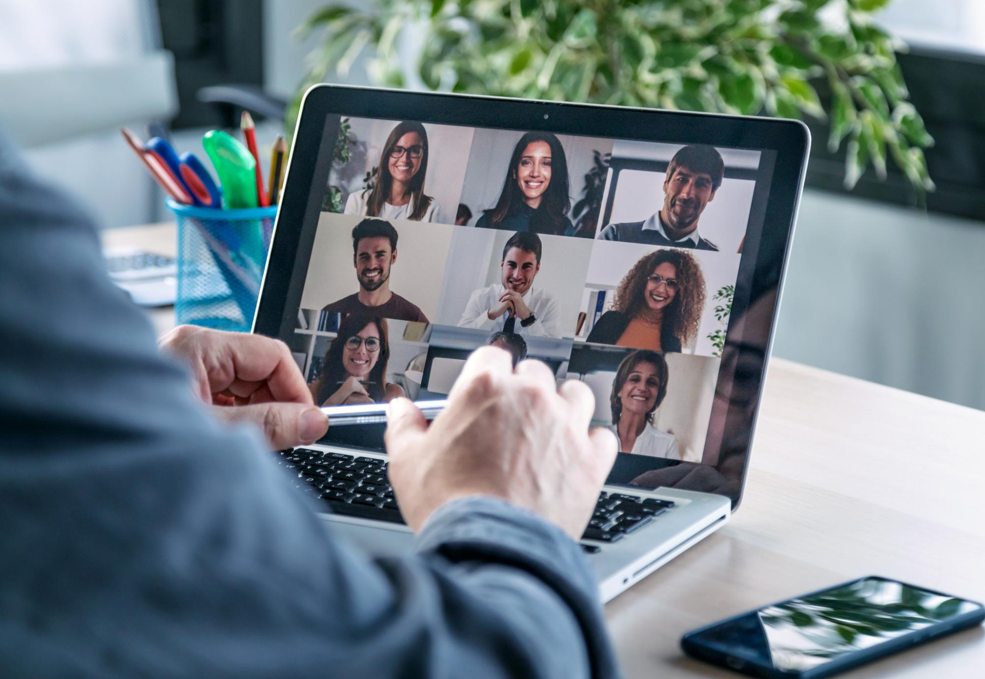 Office worker using a remote desktop