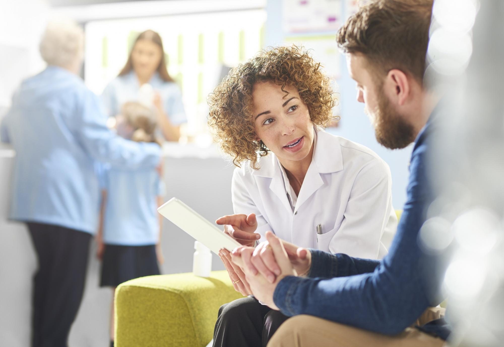 pharmacist talking to patient 