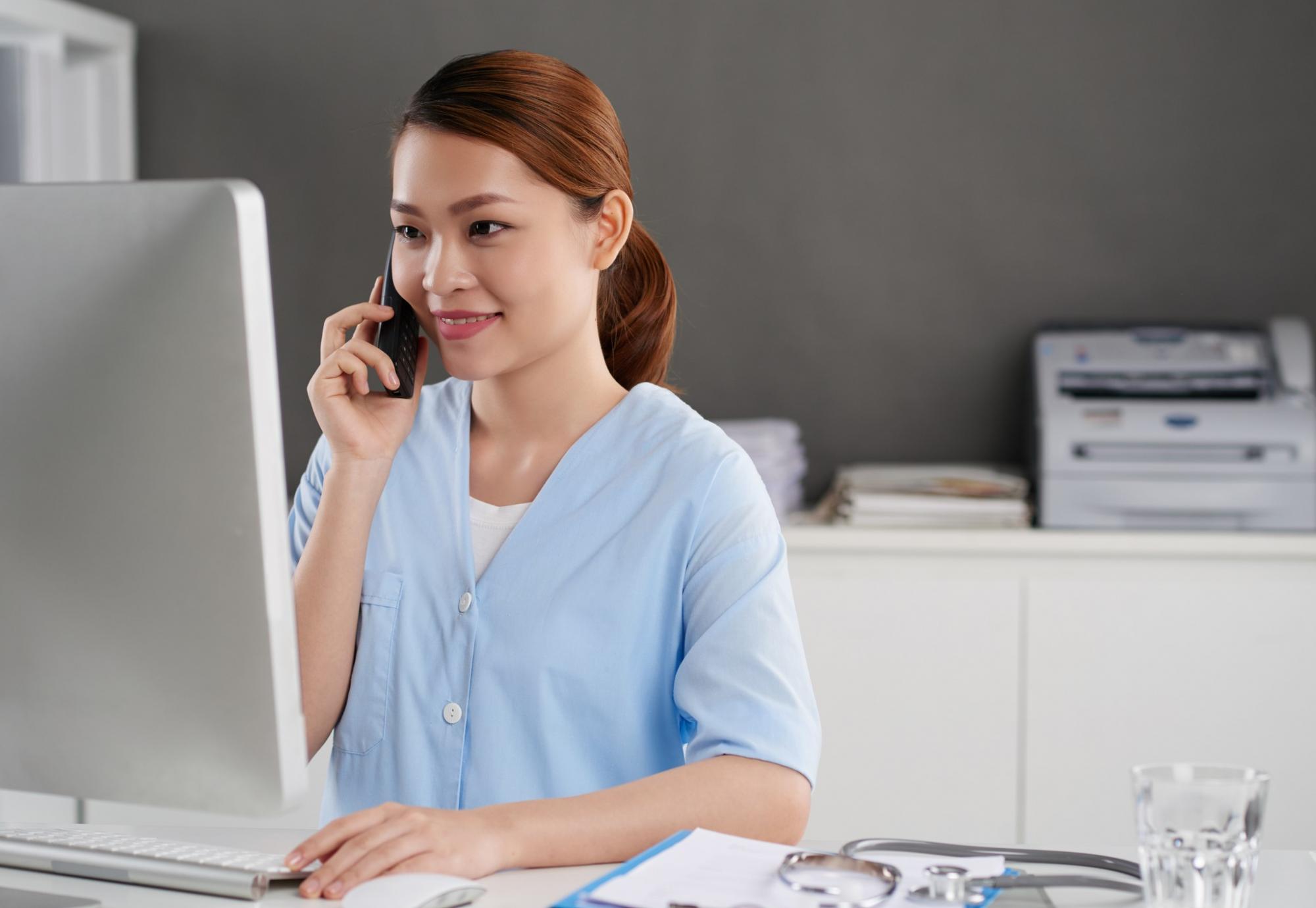 Medical receptionist using a DECT phone