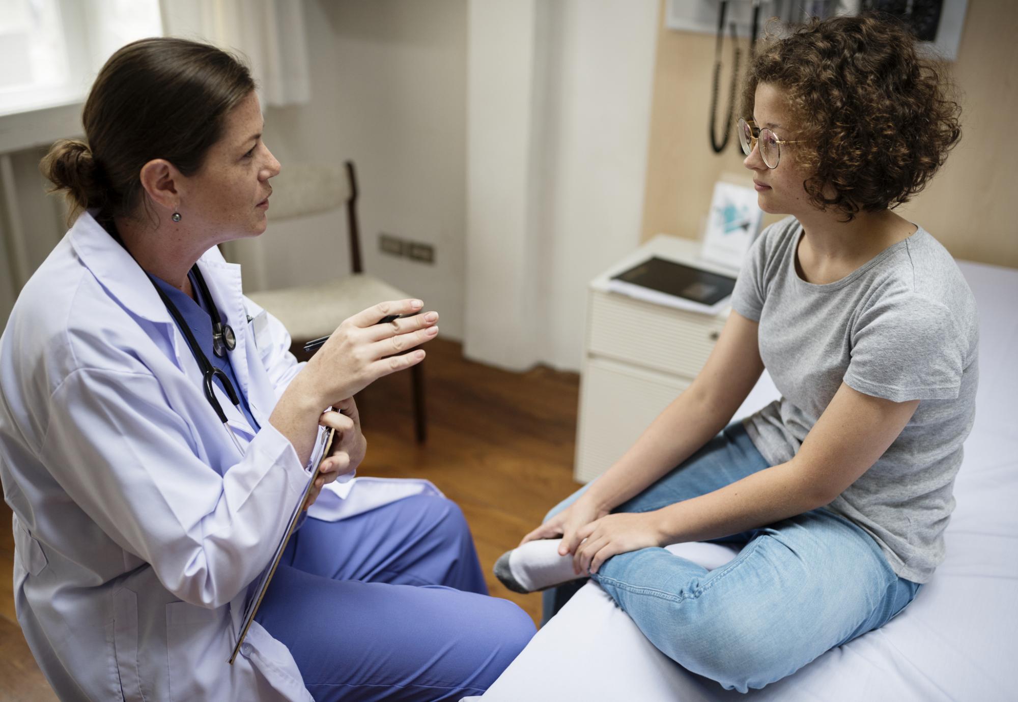 Nurse discussing with a patient before discharging them