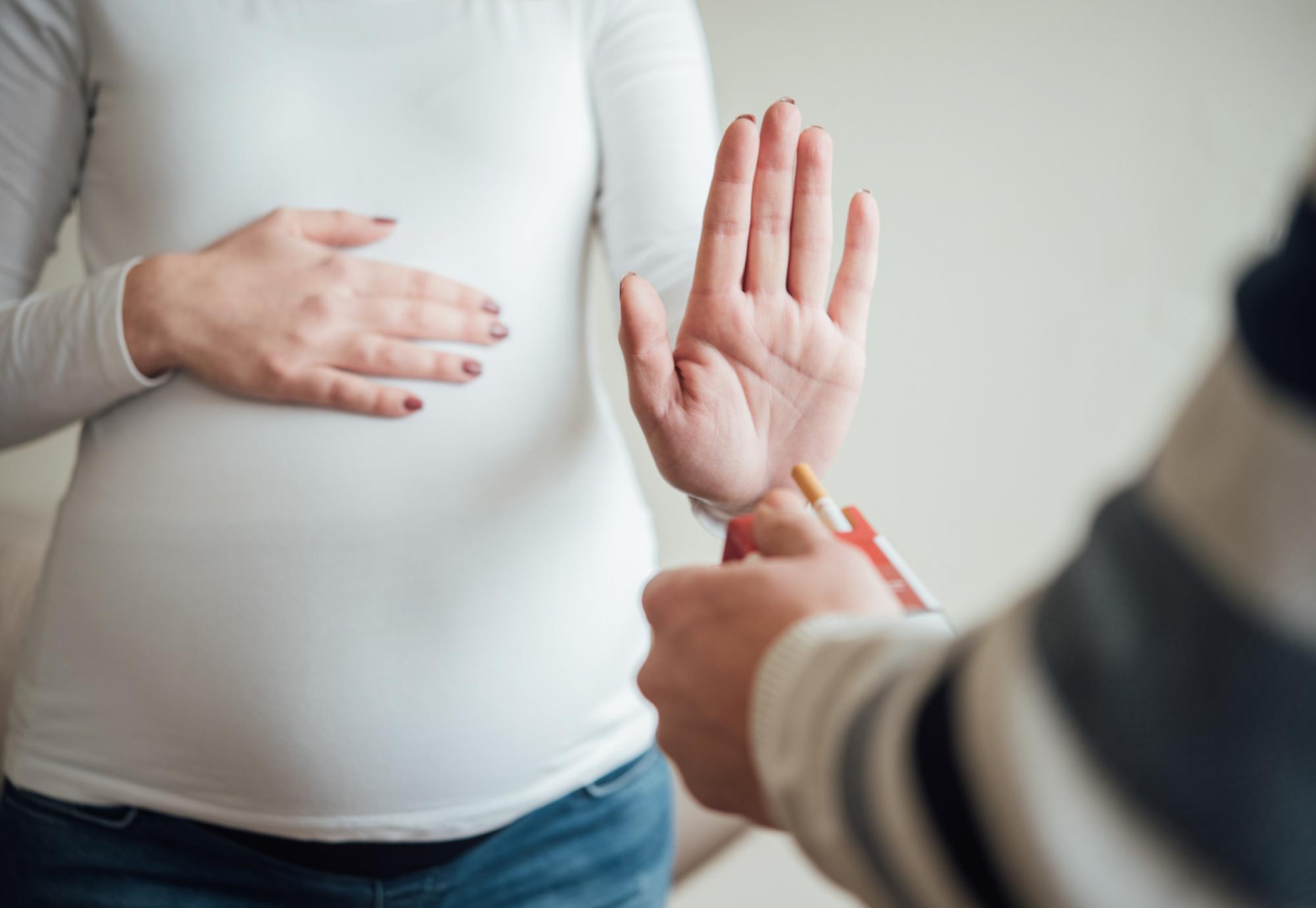 Pregnant woman not smoking