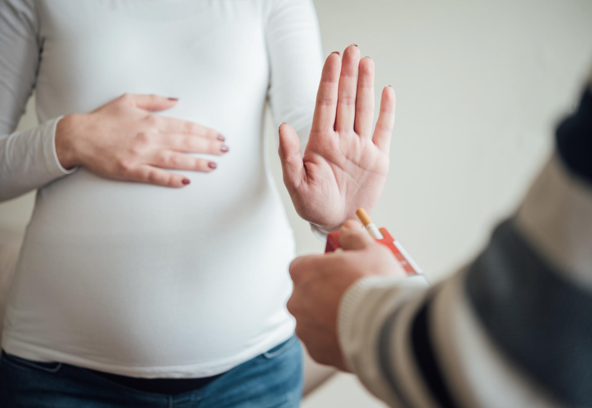 Pregnant woman not smoking