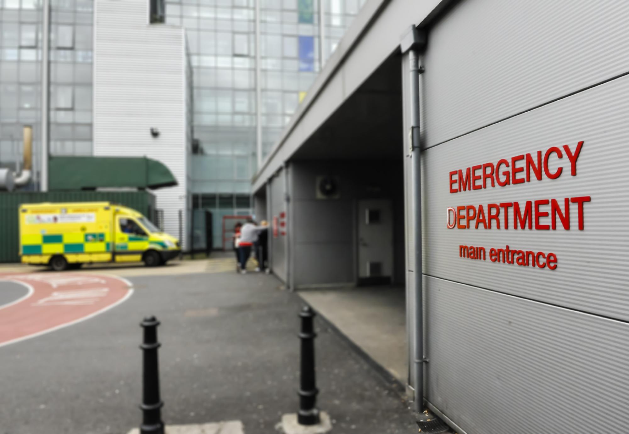 Image of an emergency department sign outside of a hospital
