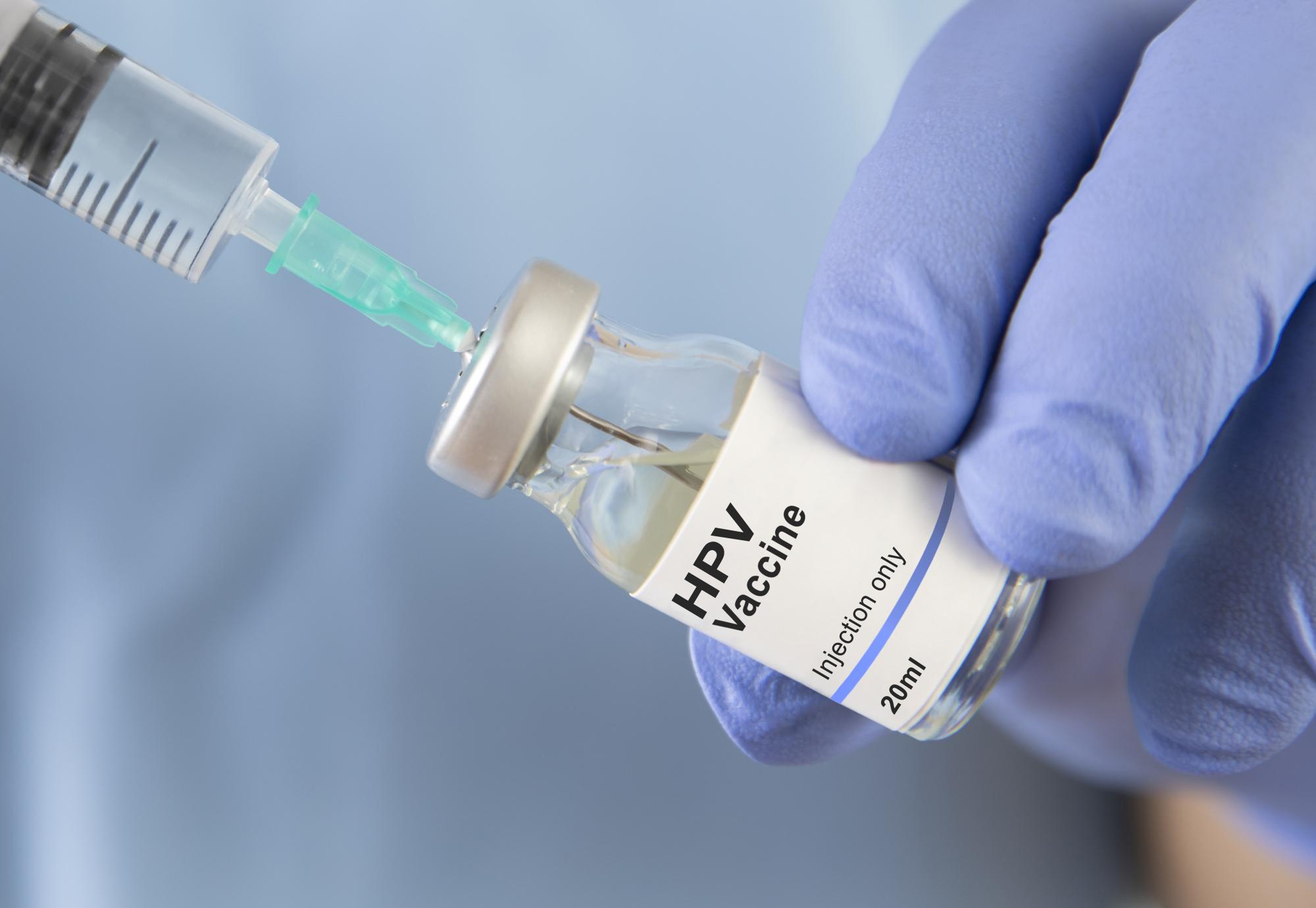 Hpv vaccine in doctor’s hand
