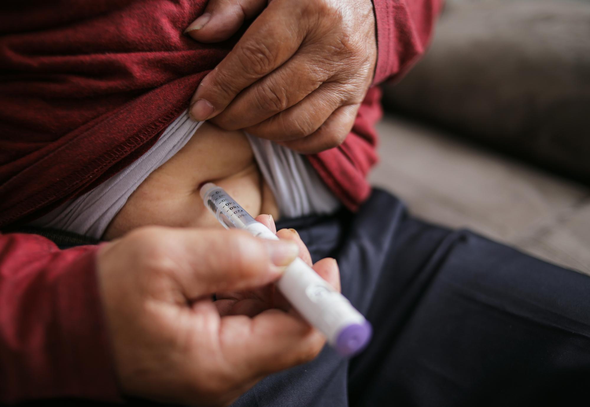 Man injecting with insulin