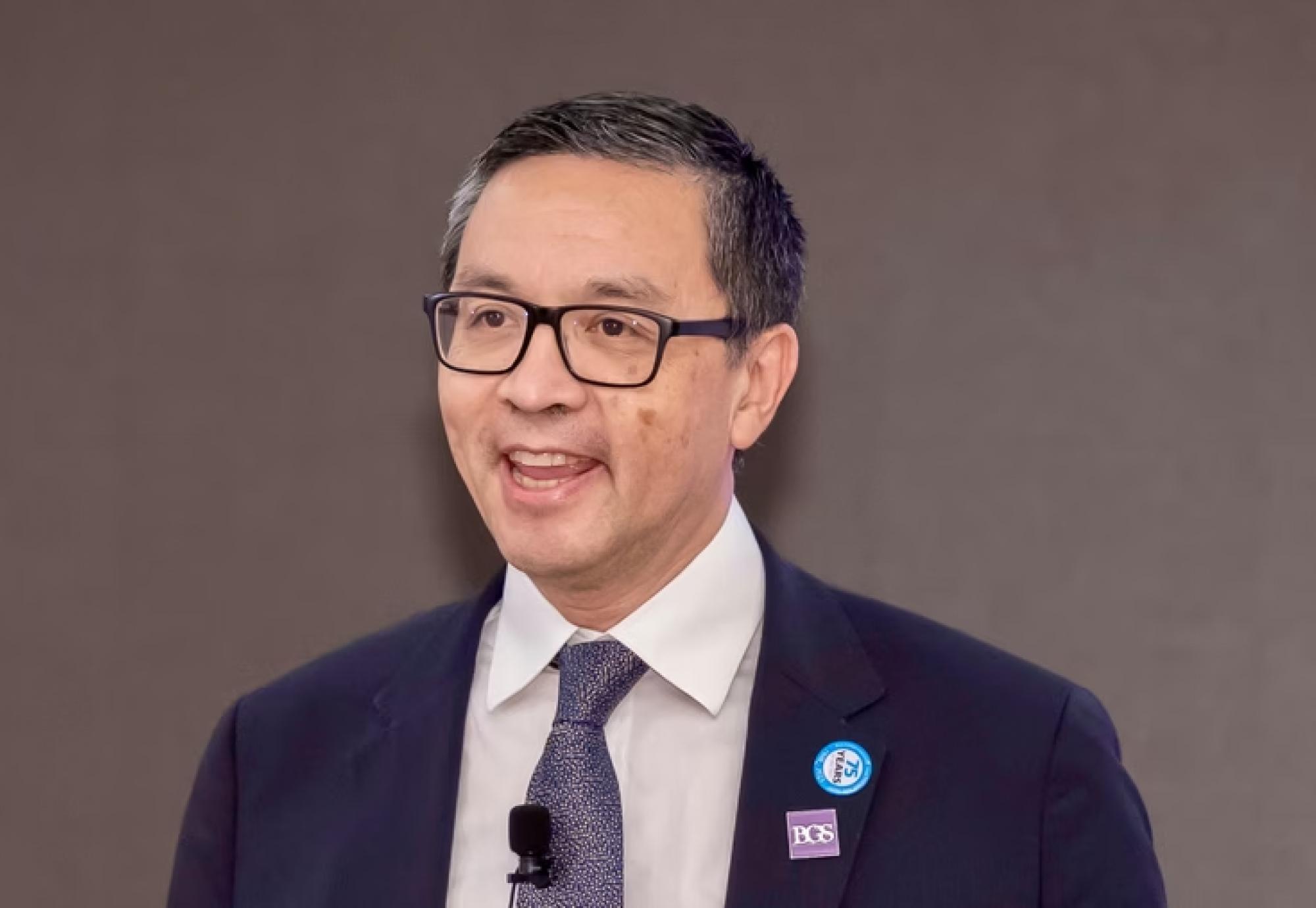 Dr Adrian Hayter