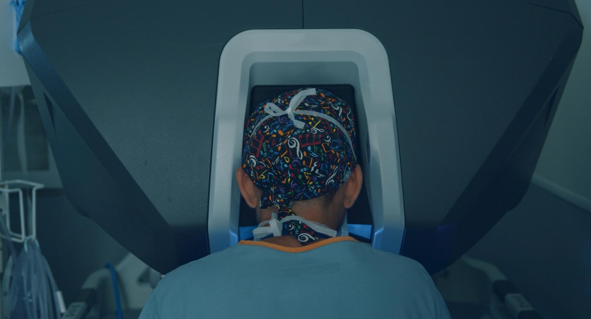 Surgeon controls a medical robot