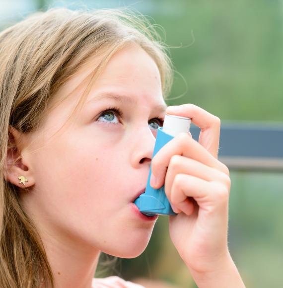 girl using inhaler 