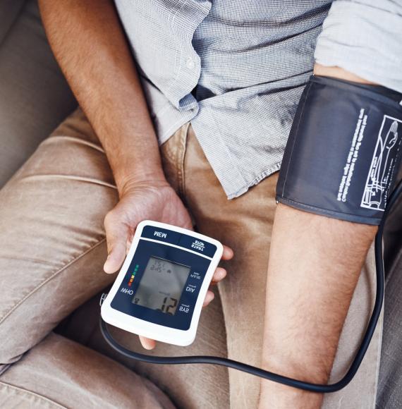 Blood pressure monitor 