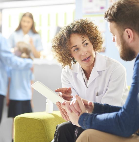 pharmacist talking to patient 