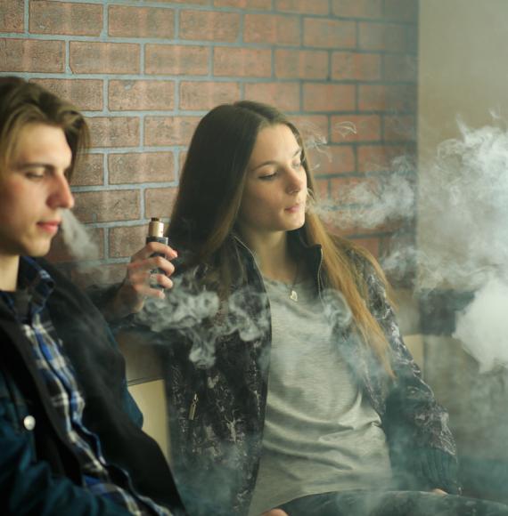 Teenagers vaping