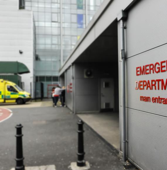 Image of an emergency department sign outside of a hospital