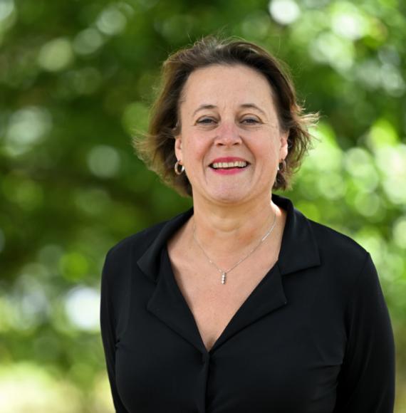Image of Louise Stead