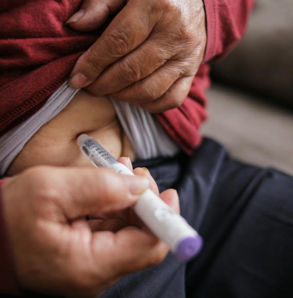 Man injecting with insulin